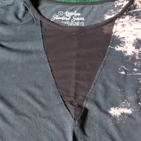 Deep V Affliction tee - Picture 3 of 5